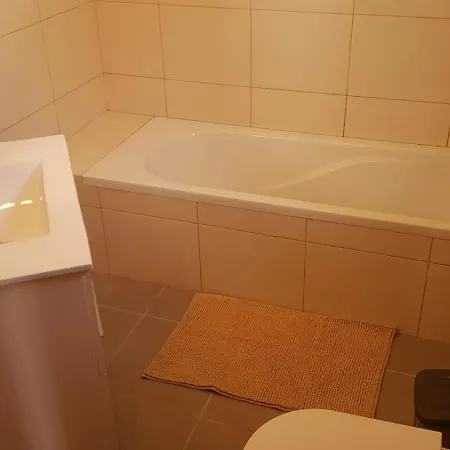 بيت للعطل Remarkable 3-bed House In
