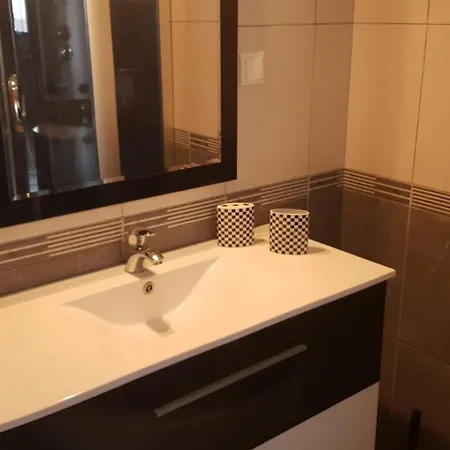 بيت للعطل Remarkable 3-bed House In ماتشيكو
