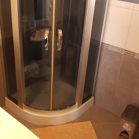 Vakantiehuis Remarkable 3-bed House In *