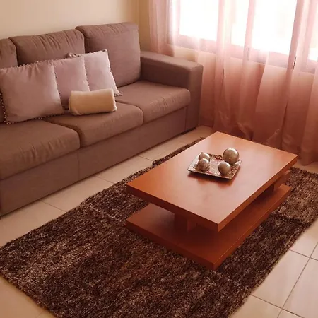 Vakantiehuis Remarkable 3-bed House In *