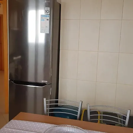 Vakantiehuis Remarkable 3-bed House In